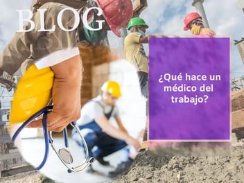 Medico del trabajo atendiendo personas de una empresa